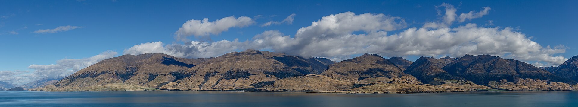 Mountains around the northern part of Lake Wānaka, New Zealand, April 2019. A regional landscape, not a photograph of Thiel’s property or evidence of a bunker.
